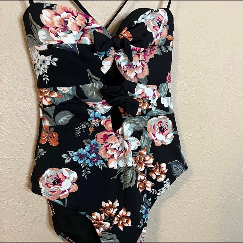 COPY - NWT Time and Tru High Leg One Piece Swimsuit Floral Black Small
